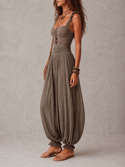 Conjunto de encaje gris y pantalones harem de algodón plisados