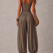 Conjunto de encaje gris y pantalones harem de algodón plisados
